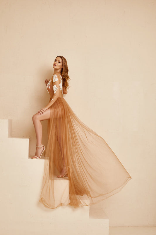 Bohemian wedding bodysuit beige tan color. With long skirt and white embroidery on bodice on front and back.
Perfect as a boho bride outfit and great set for a party.