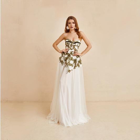 Floral wedding dress white and green colors with long tulle skirt. Bodice is hand embroidered with lace flowers and decorated with green velvet ribbon.
perfect for bohemian bride.