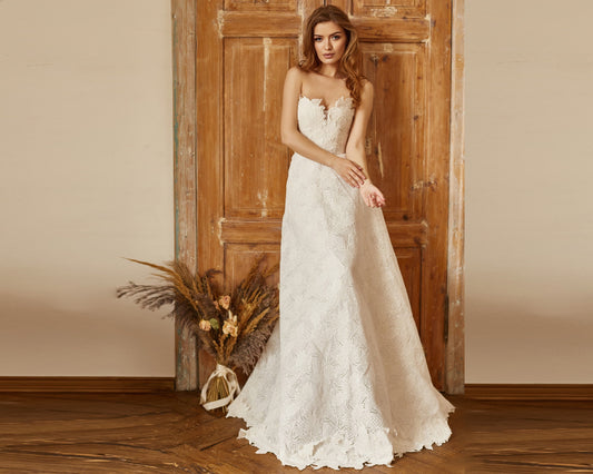 Bohemian linen wedding dress with corset bodice.Floor length wedding dress, is great for rustic or country wedding.
Upper part is decorated with linen flowers embroidery